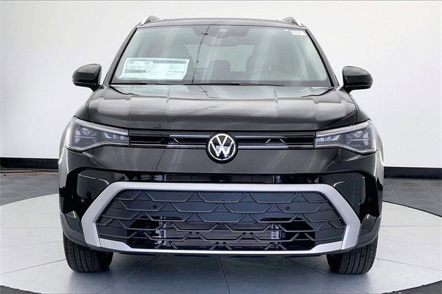 New 2026 Volkswagen Taos SE image 3