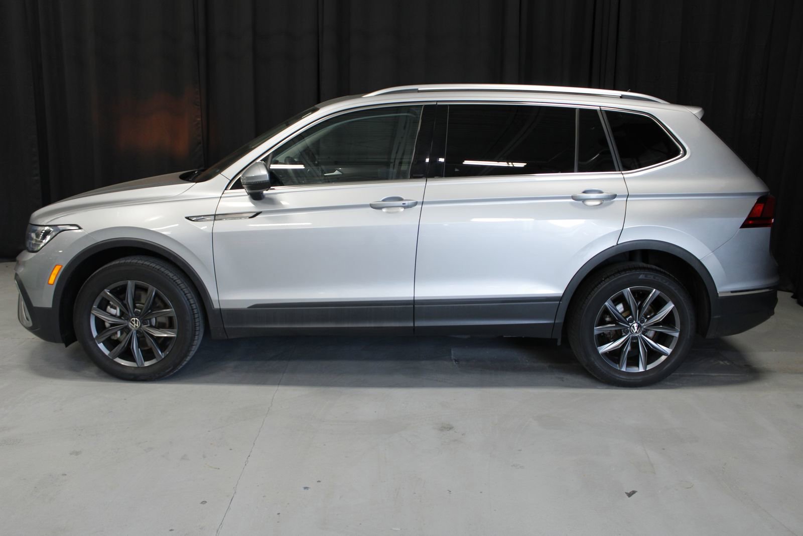 Used 2022 Volkswagen Tiguan SE image 2