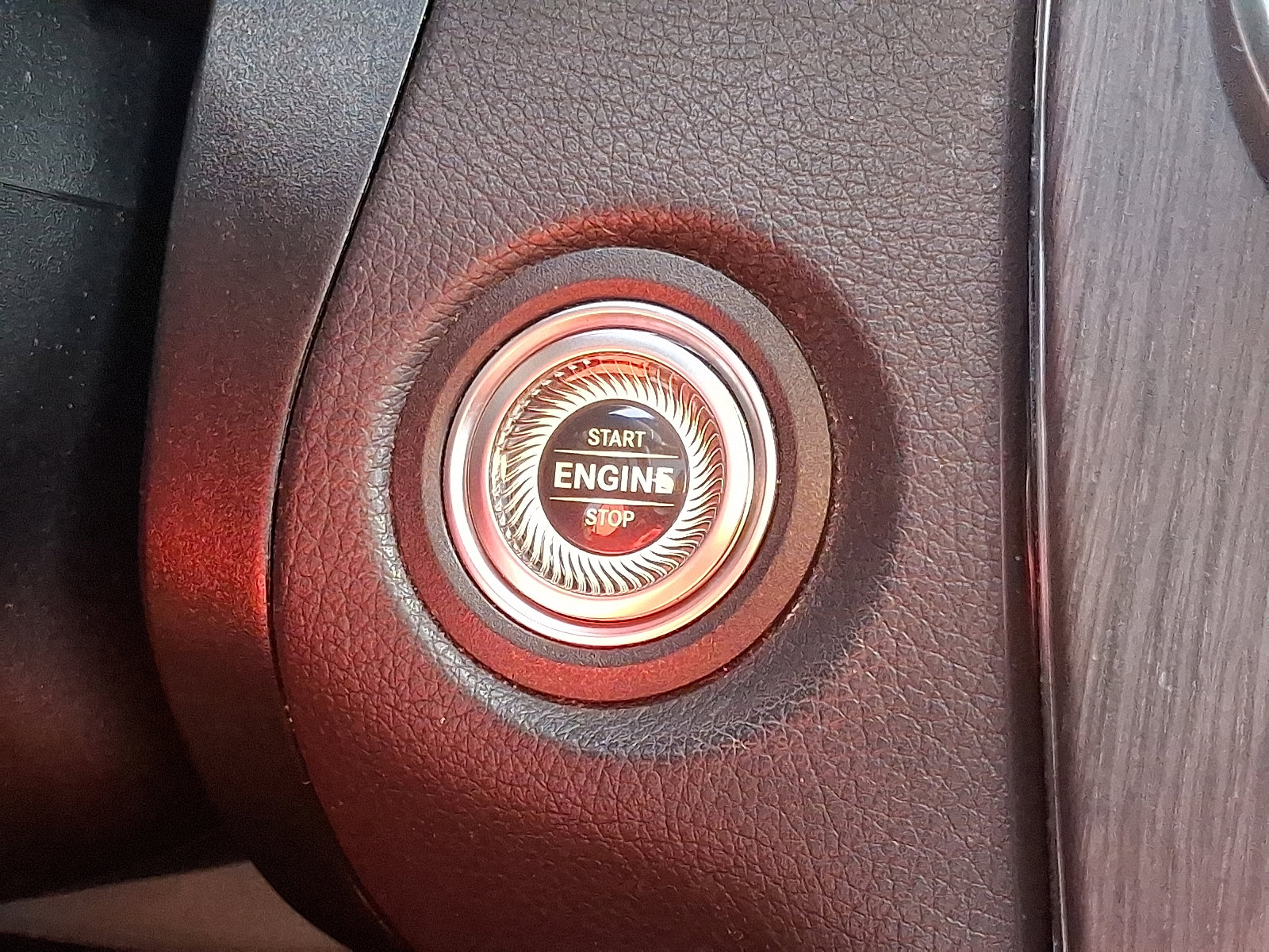 Used 2022 Mercedes-Benz GLC 300 4MATIC SUV image 23