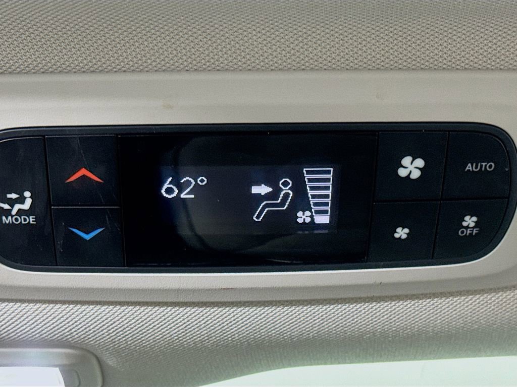 Used 2019 Chrysler Pacifica Limited w/ Tire & Wheel Group image 30