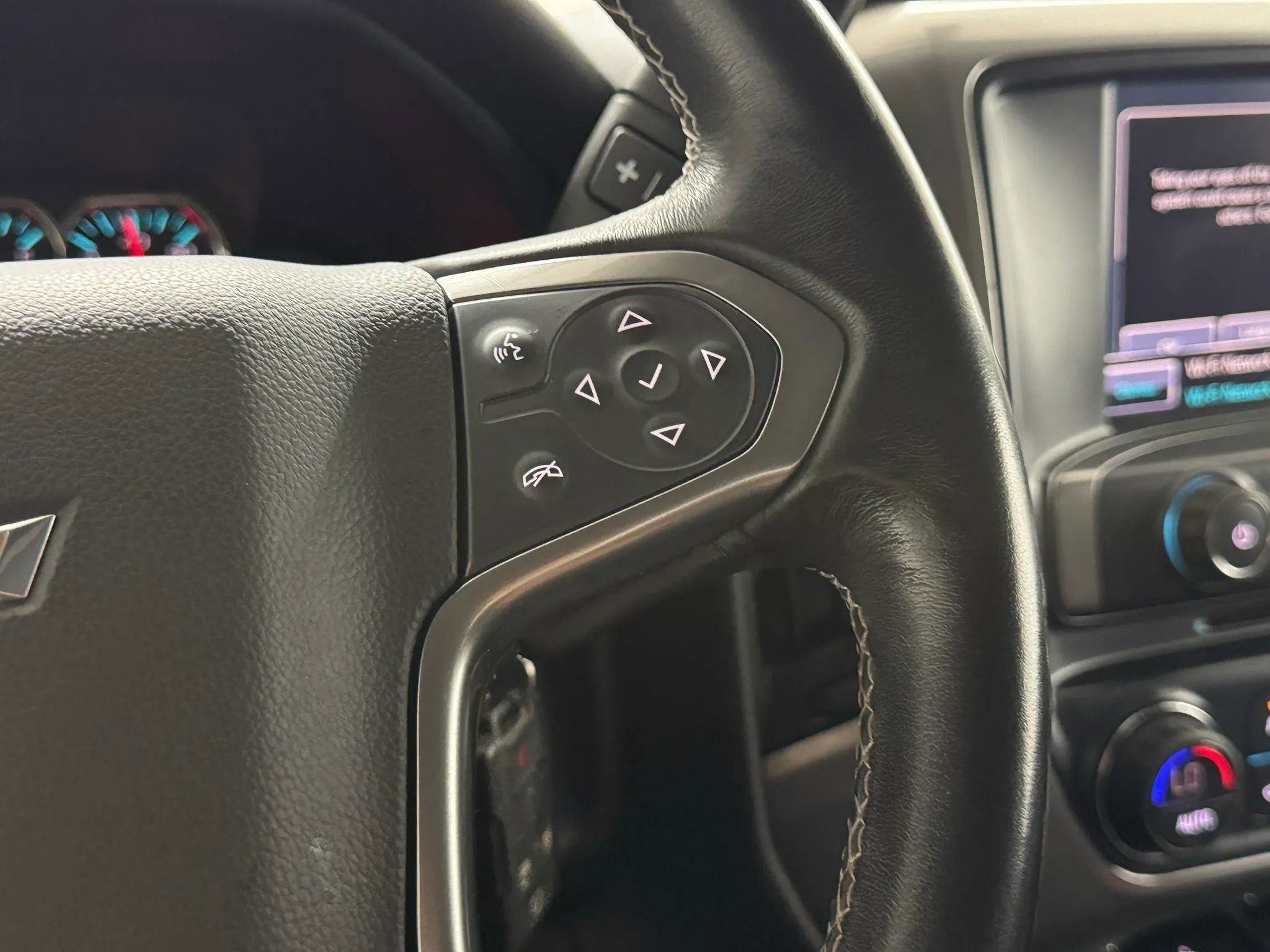 Used 2018 Chevrolet Silverado 1500 LT w/ Texas Edition RWD image 19