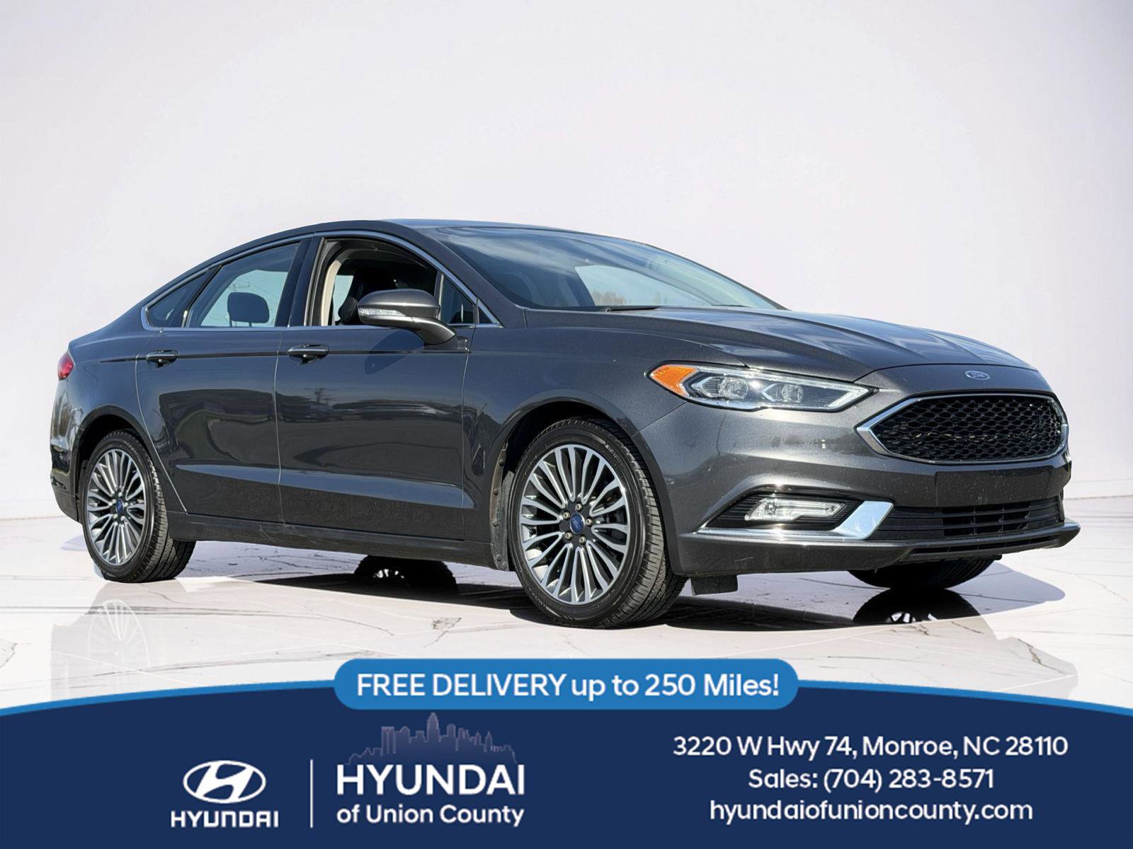 Used 2017 Ford Fusion SE w/ Fusion SE Technology Package image 1