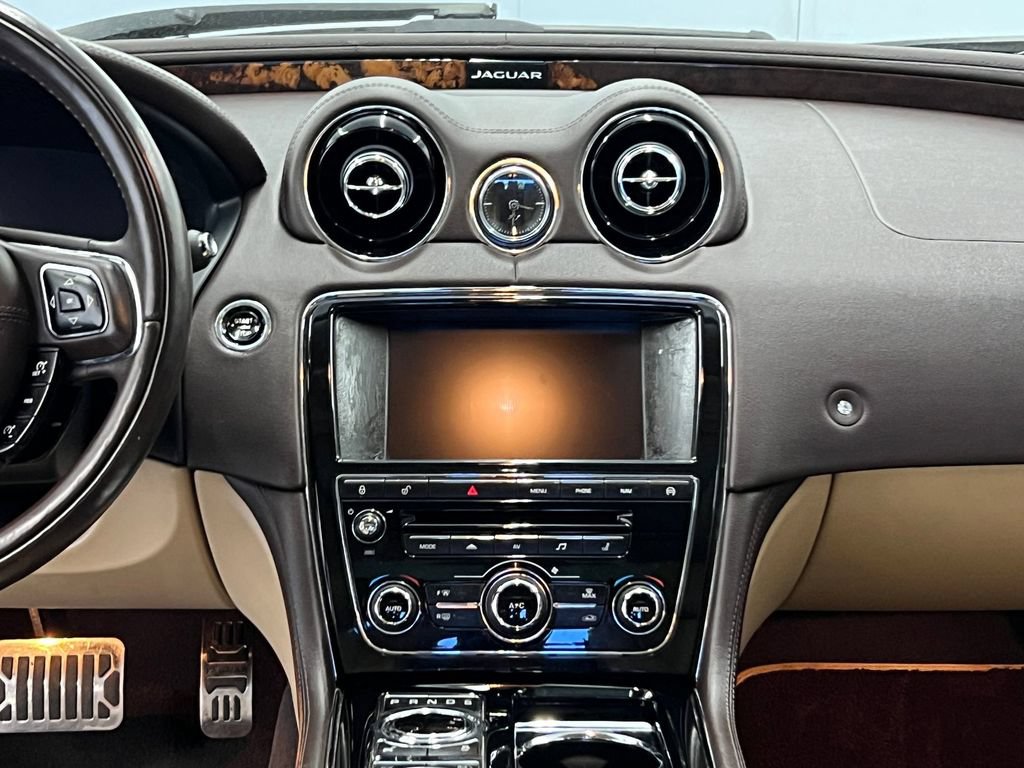 Used 2014 Jaguar XJ AWD image 21