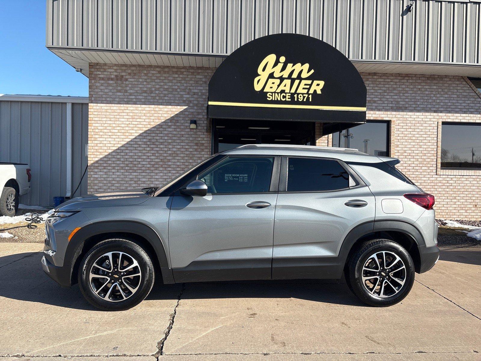 Used 2025 Chevrolet TrailBlazer LT image 2