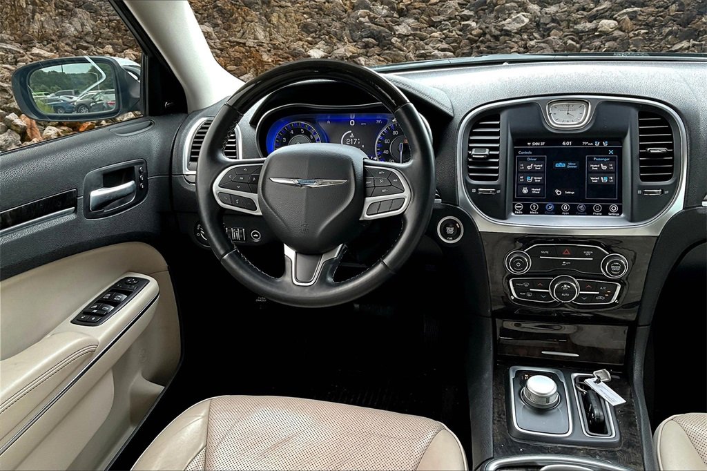 Used 2018 Chrysler 300 Limited image 5
