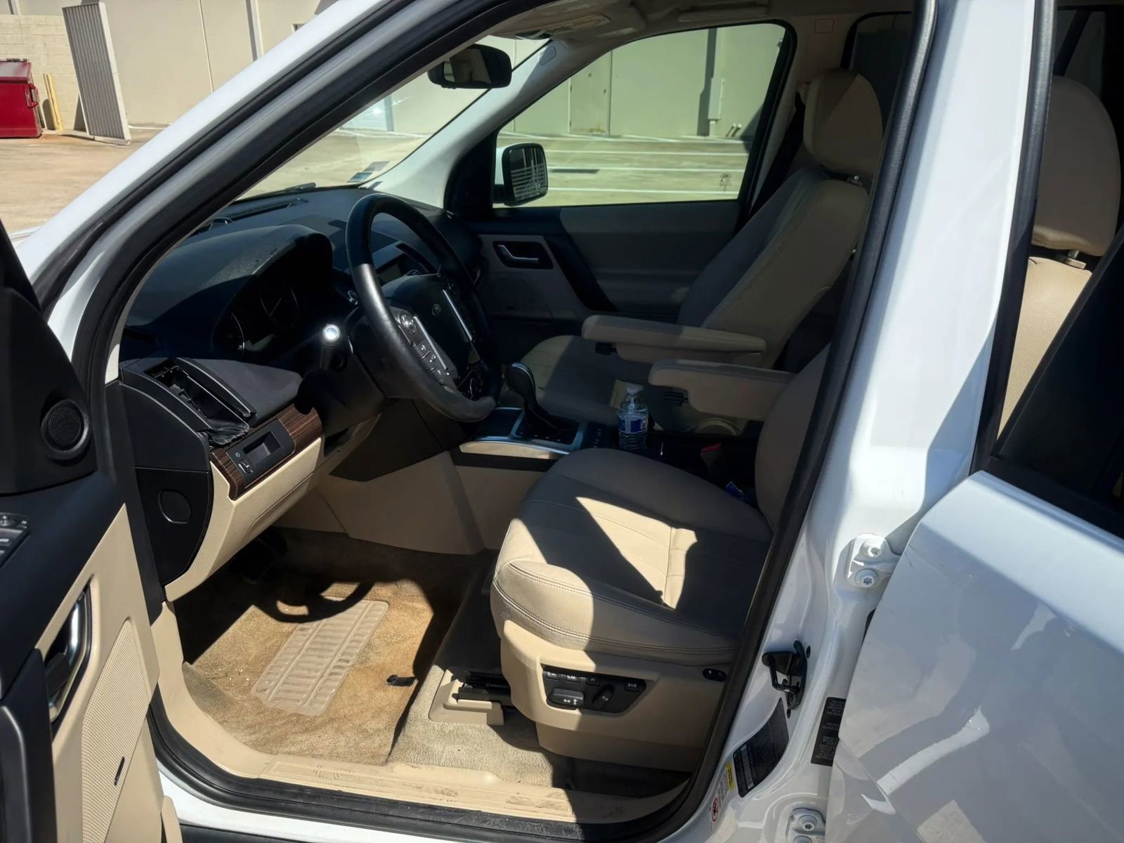 Used 2013 Land Rover LR2 HSE AWD/4WD image 12