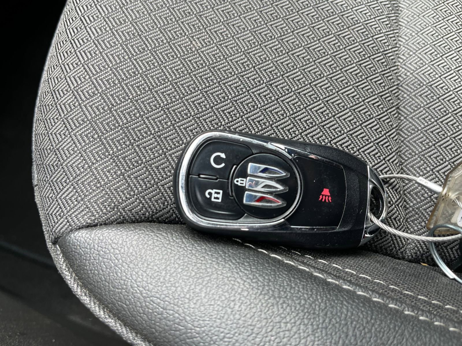 Used 2025 Buick Encore GX Preferred image 21