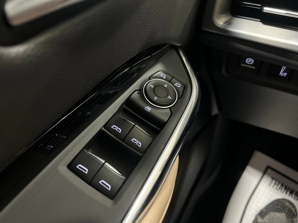 Used 2024 Cadillac XT4 Luxury w/ Cold Weather Package AWD/4WD image 19