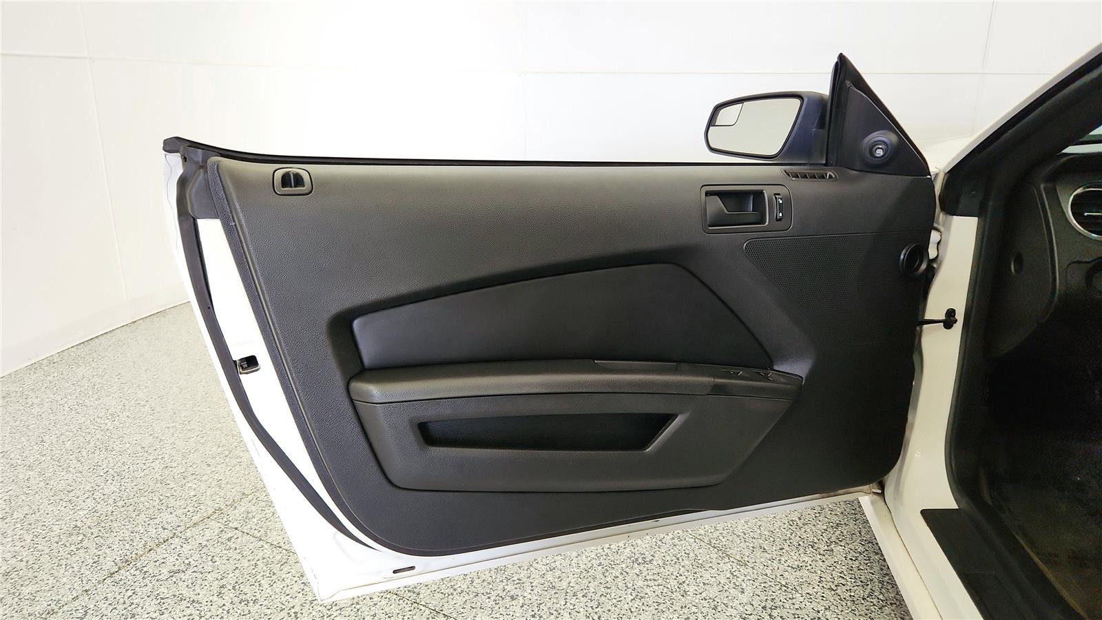 Used 2013 Ford Mustang Convertible image 27