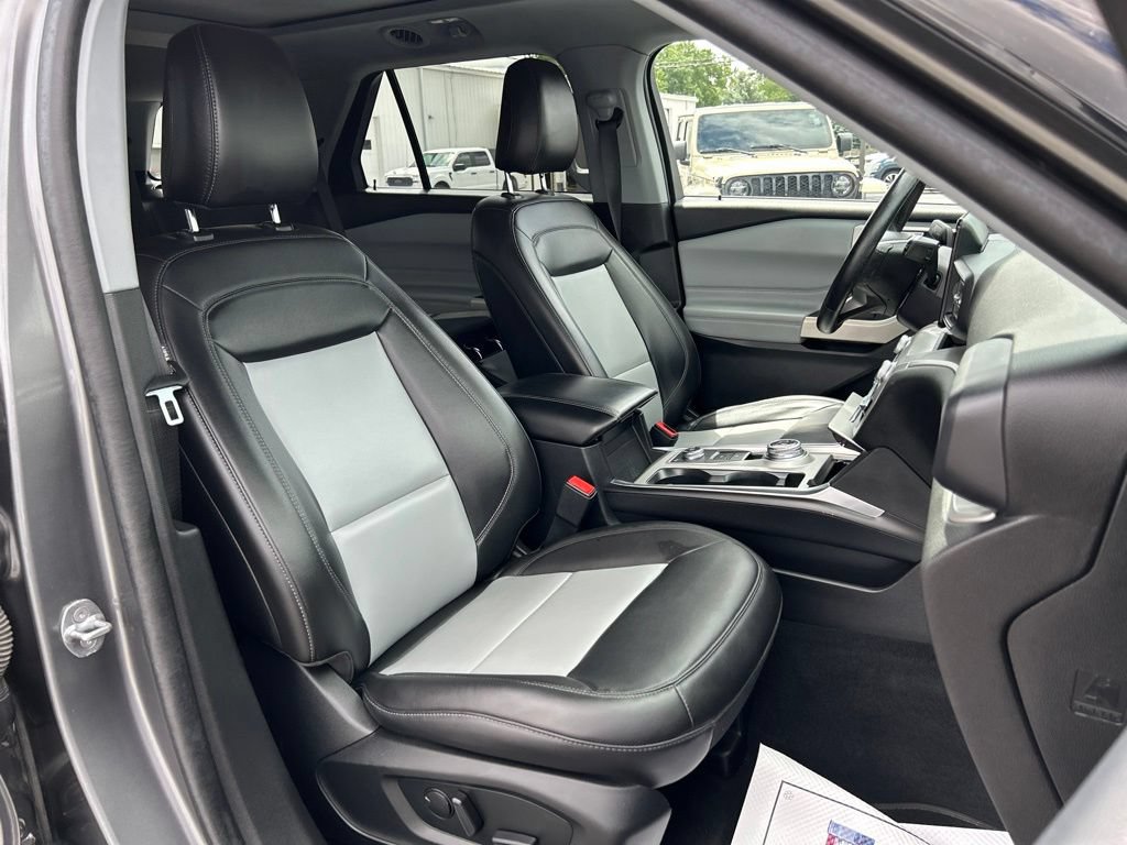 Used 2023 Ford Explorer XLT w/ Equipment Group 202A AWD/4WD image 53