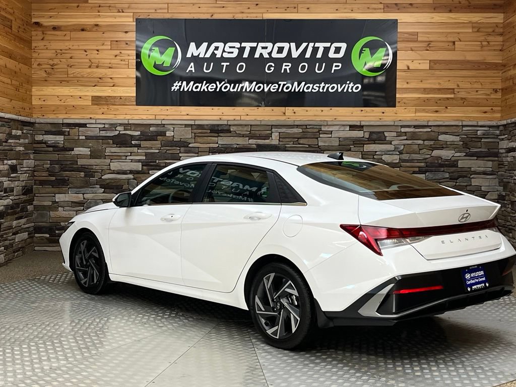Used 2025 Hyundai Elantra SEL FWD image 14
