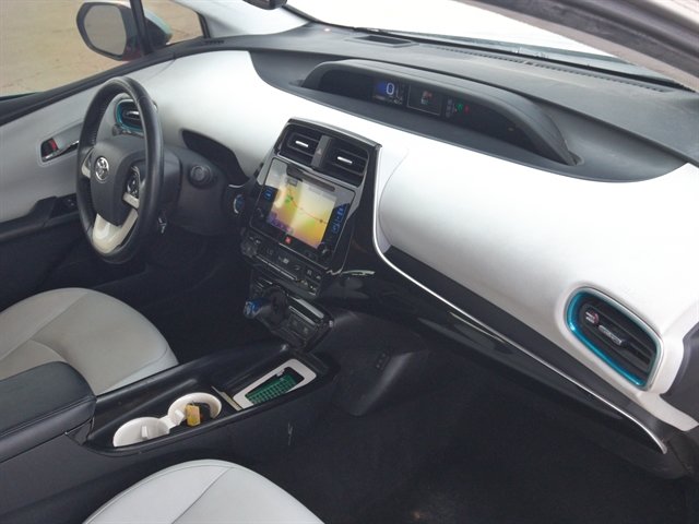 Used 2016 Toyota Prius Four w/ Advanced Technology Package FWD image 31
