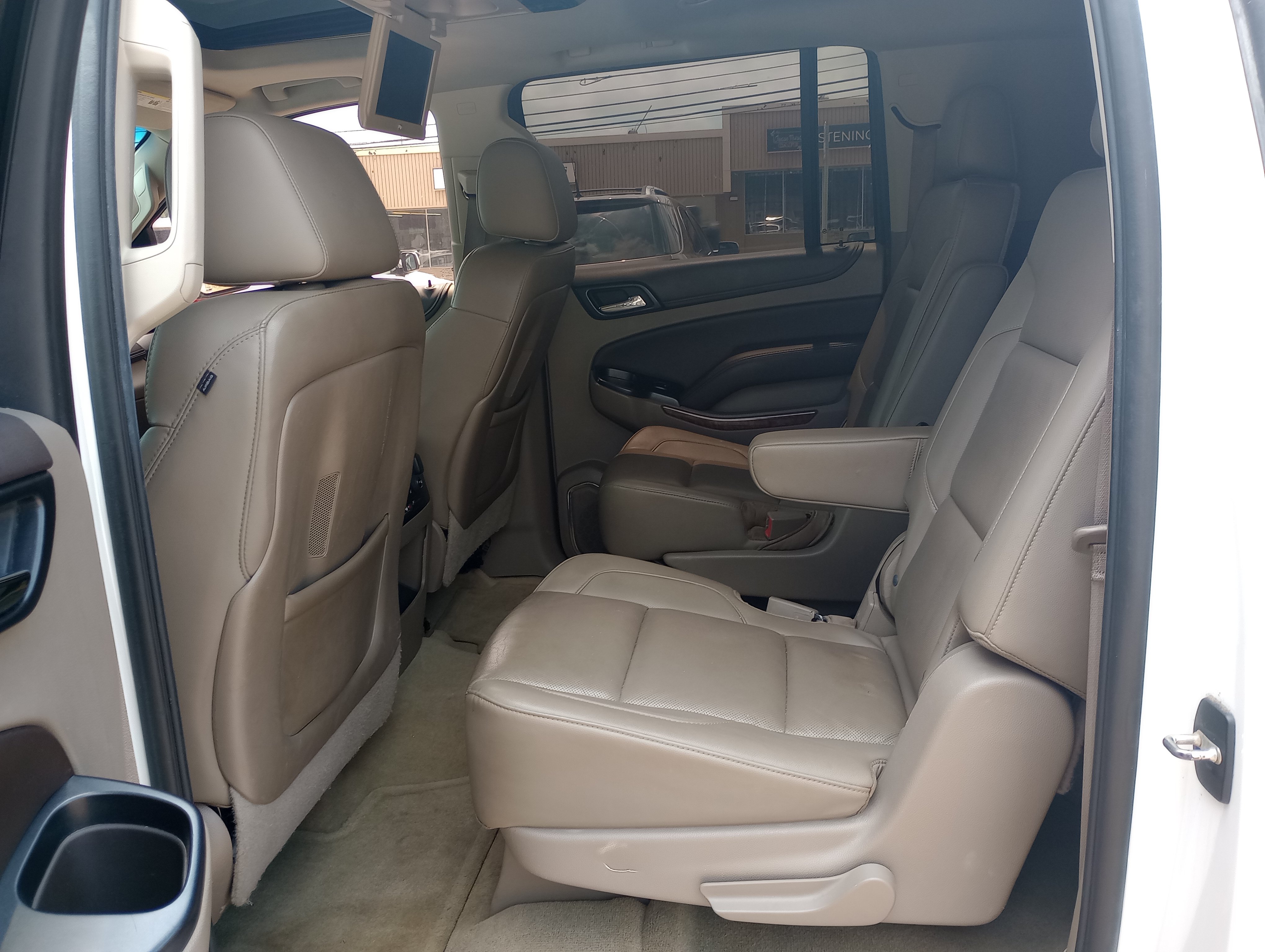 Used 2016 Chevrolet Suburban LTZ RWD image 11