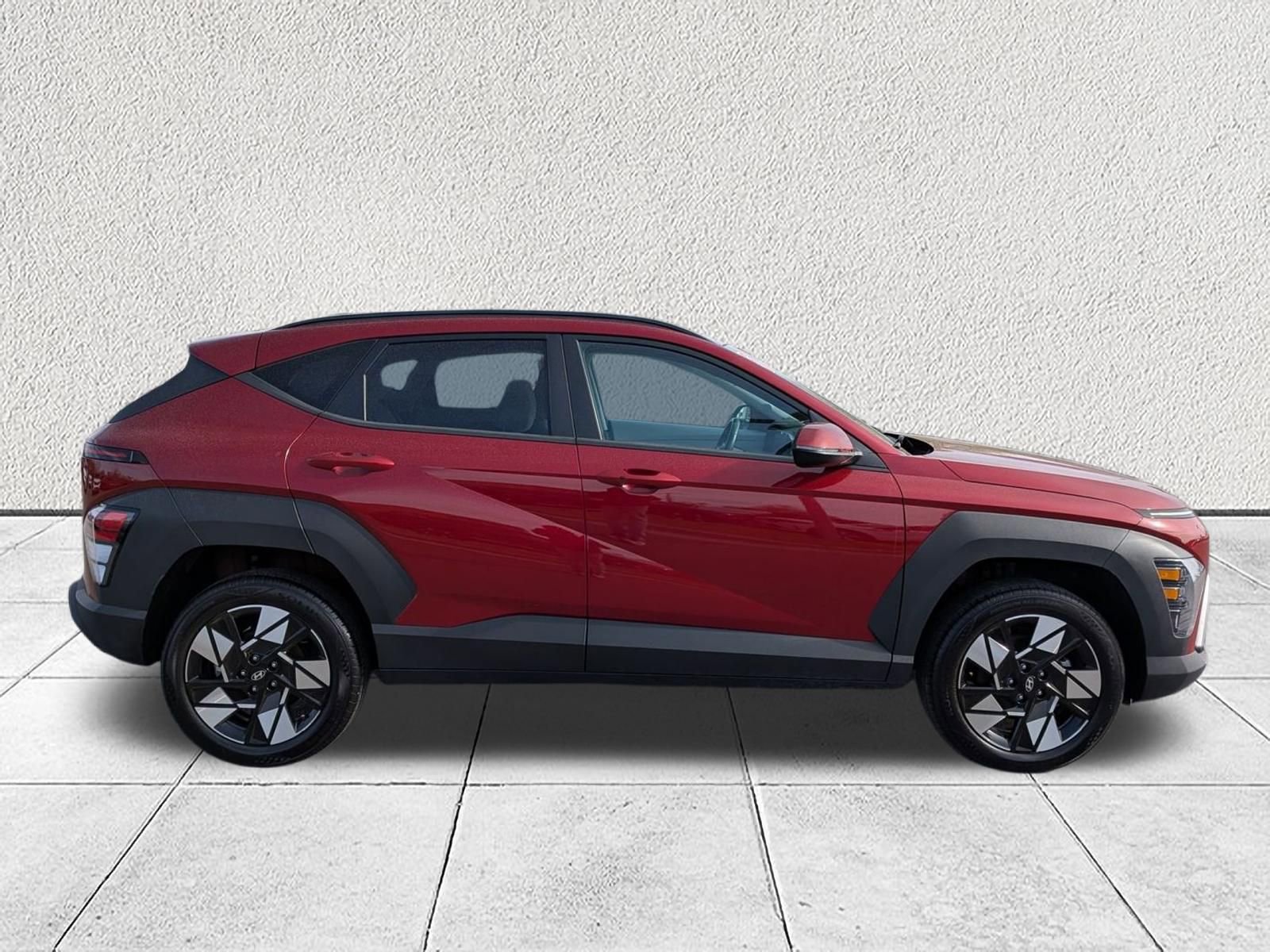 Used 2025 Hyundai Kona SEL image 2