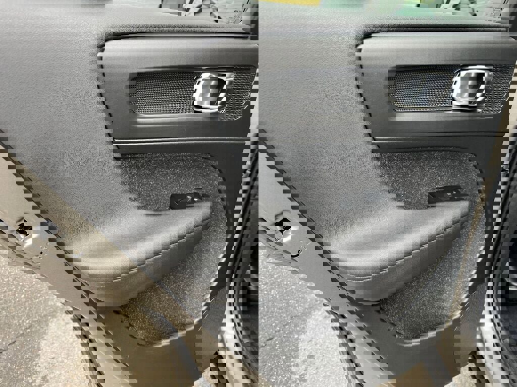 Used 2022 Volvo XC40 T5 R-Design w/ Advanced Package image 24