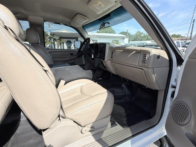 Used 2006 GMC Sierra 2500 W/T w/ Heavy-Duty Power Package AWD/4WD image 17