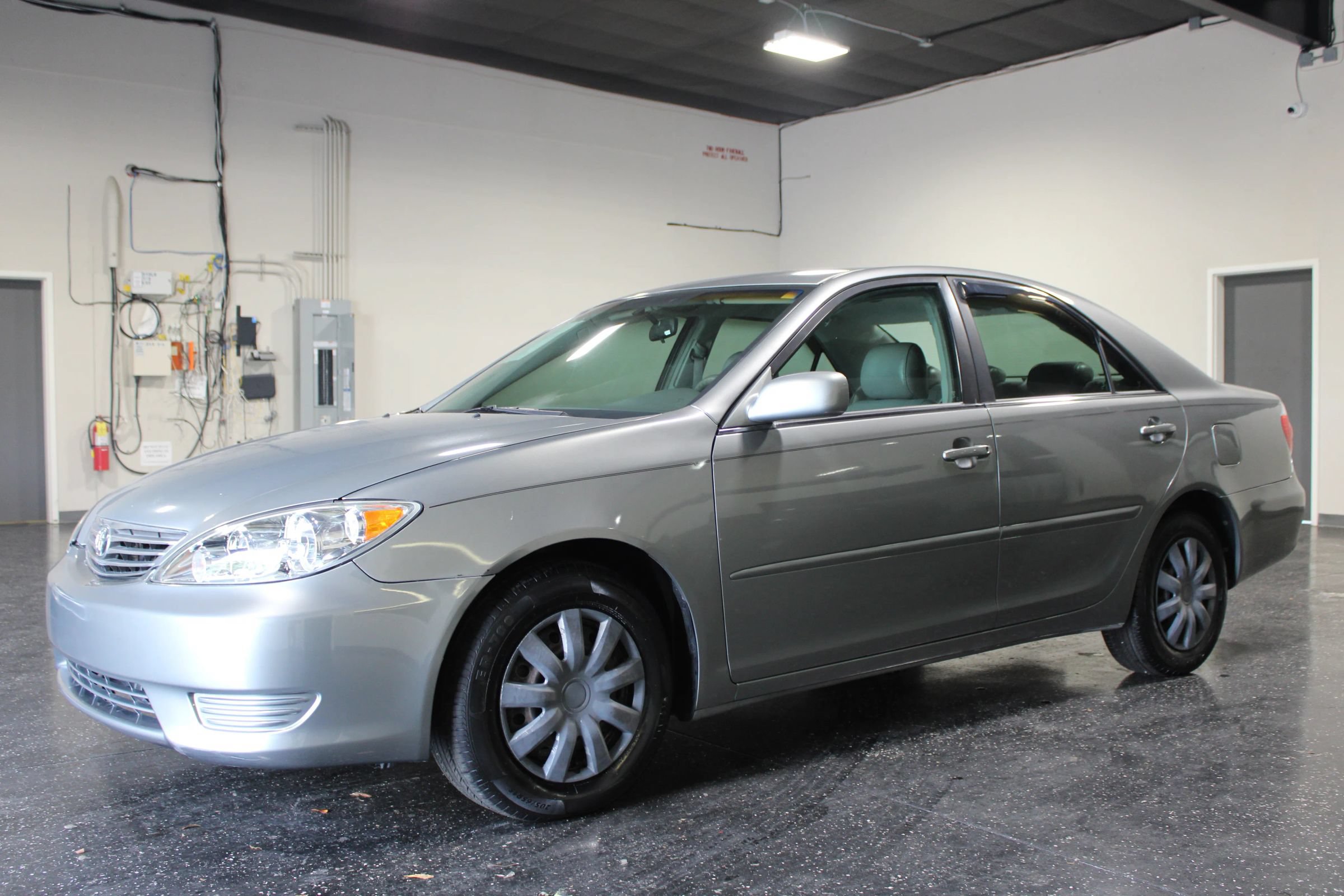 Used 2006 Toyota Camry LE FWD image 6