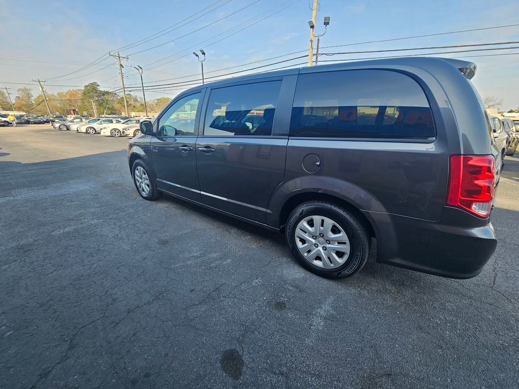 Used 2018 Dodge Grand Caravan SE w/ UConnect Hands-Free Group image 3