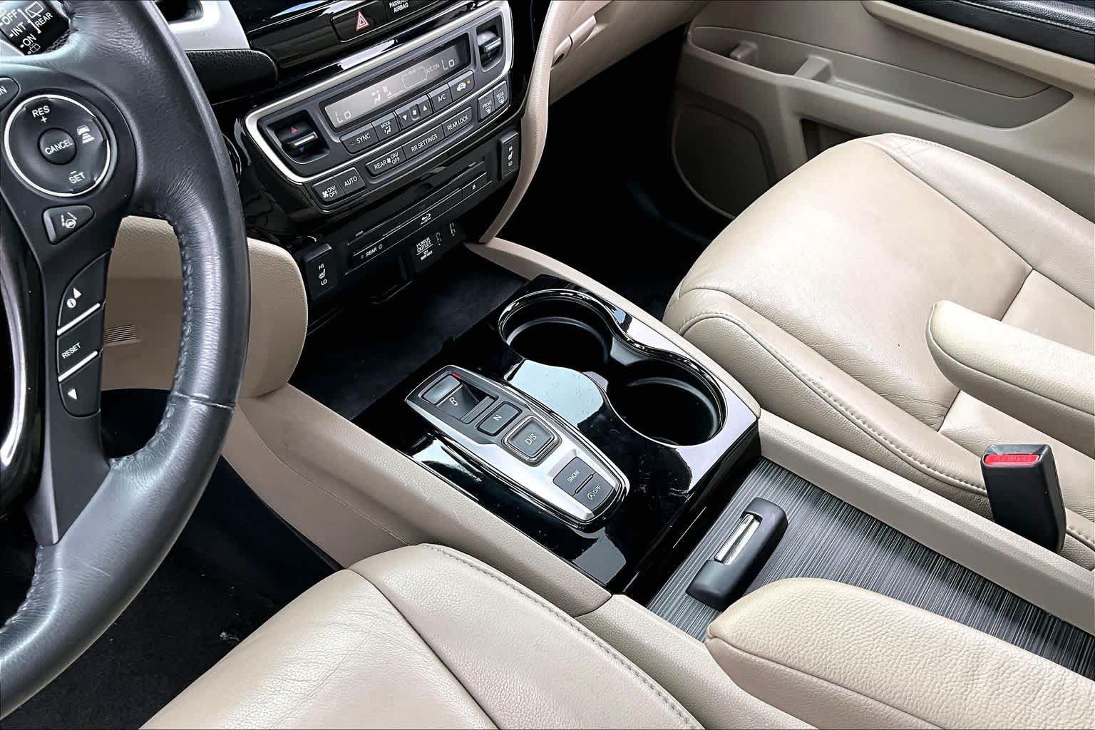 Used 2016 Honda Pilot Touring image 17