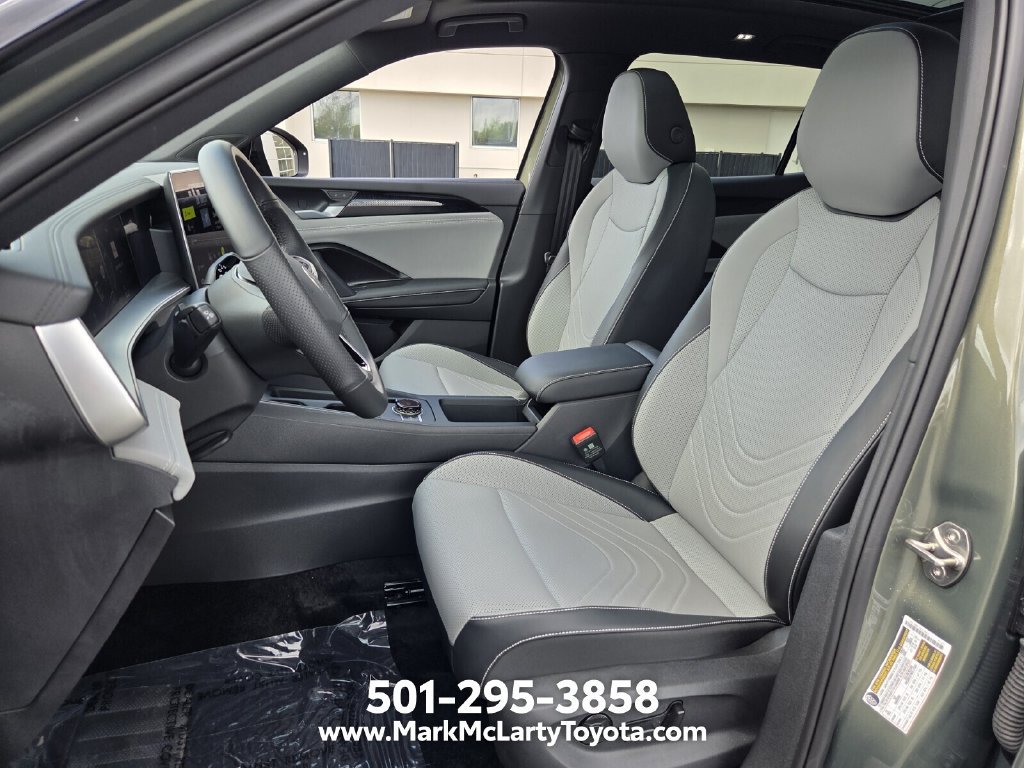 Used 2026 Volkswagen Tiguan SE R-Line FWD image 9