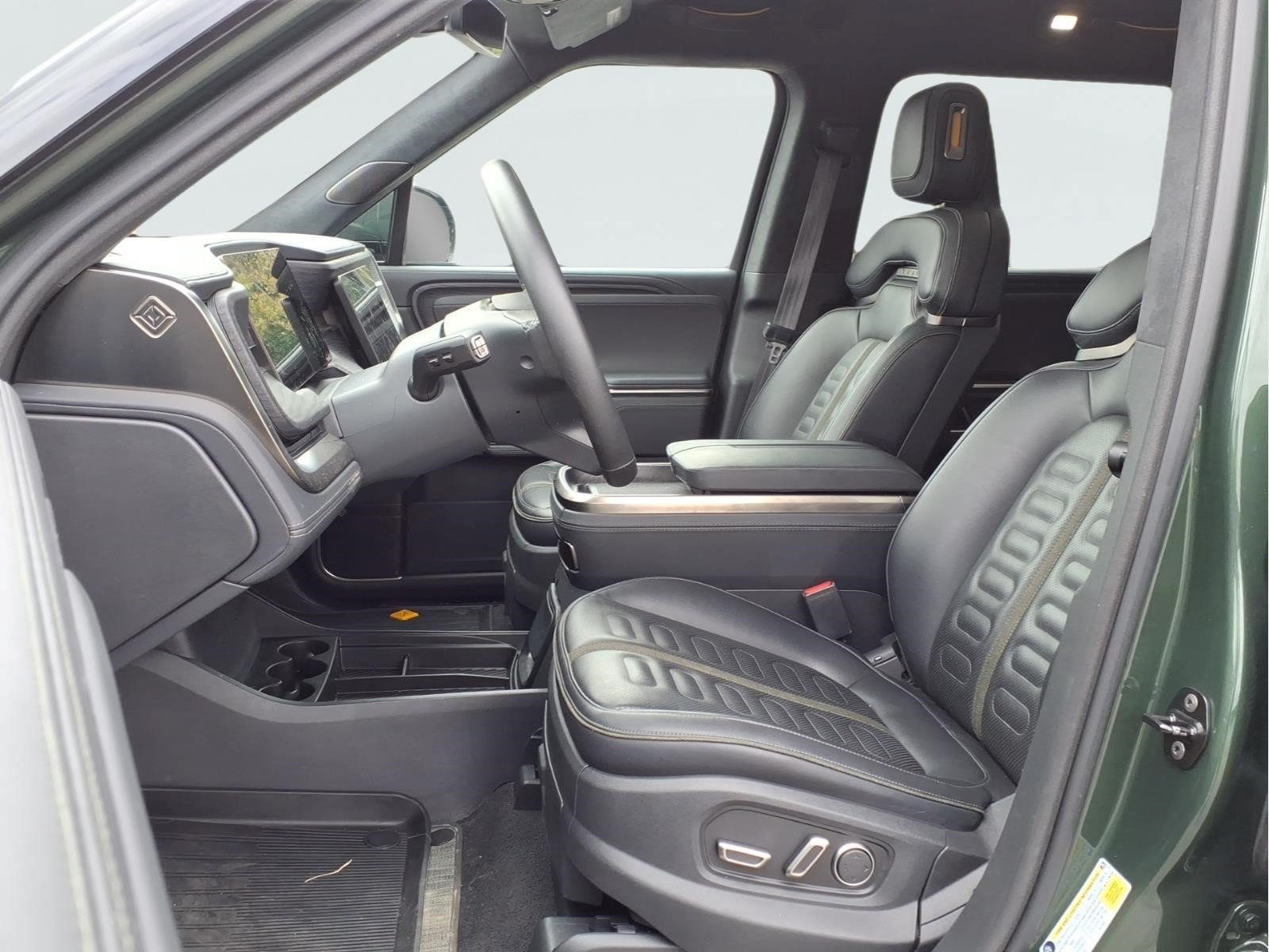 Used 2024 Rivian R1S Adventure Dual AWD/4WD image 17