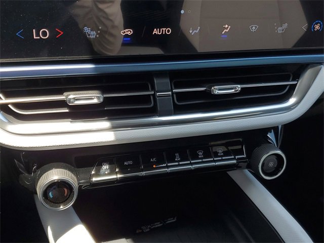 New 2025 Chevrolet Equinox EV LT image 28