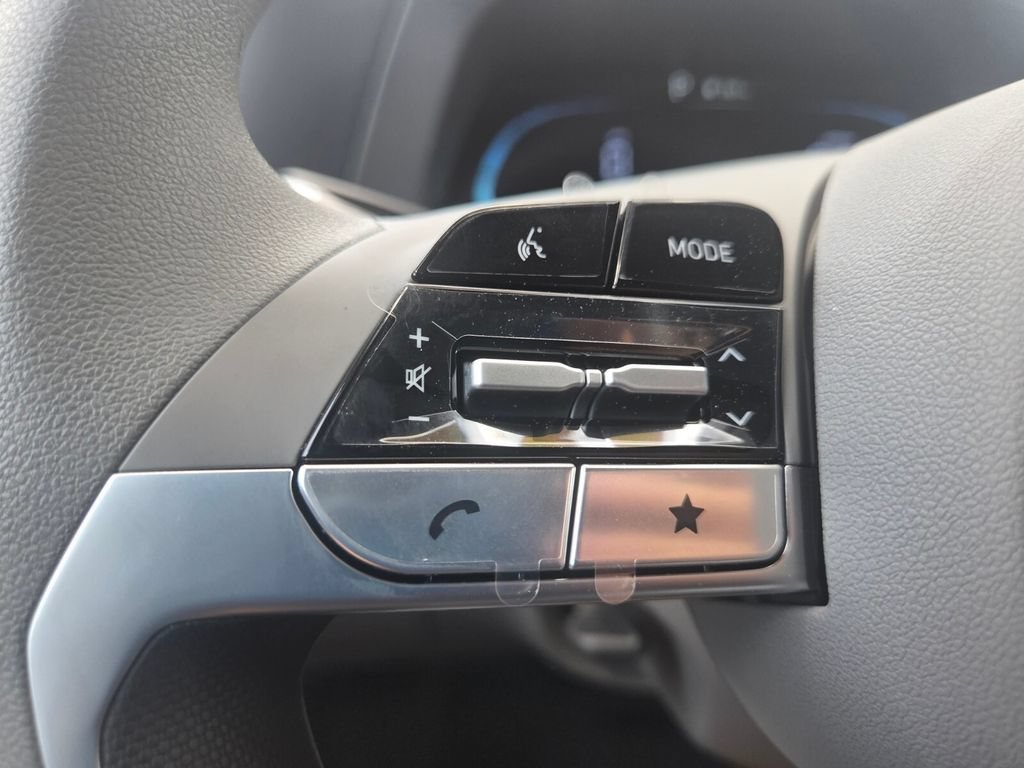 Used 2026 Hyundai Elantra SE FWD image 12