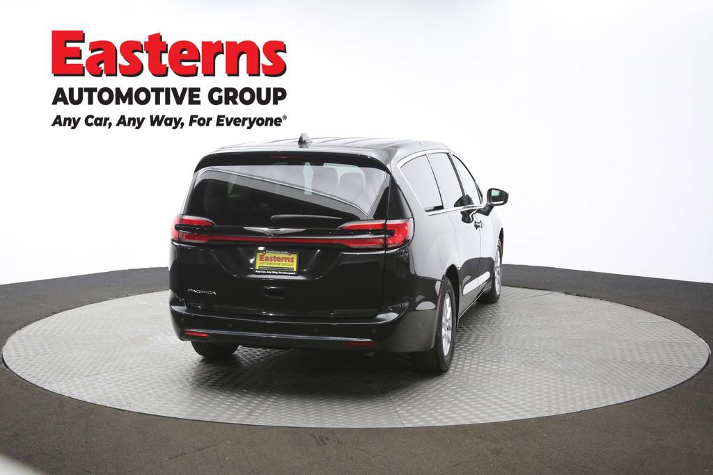 Used 2023 Chrysler Pacifica Touring-L FWD image 38