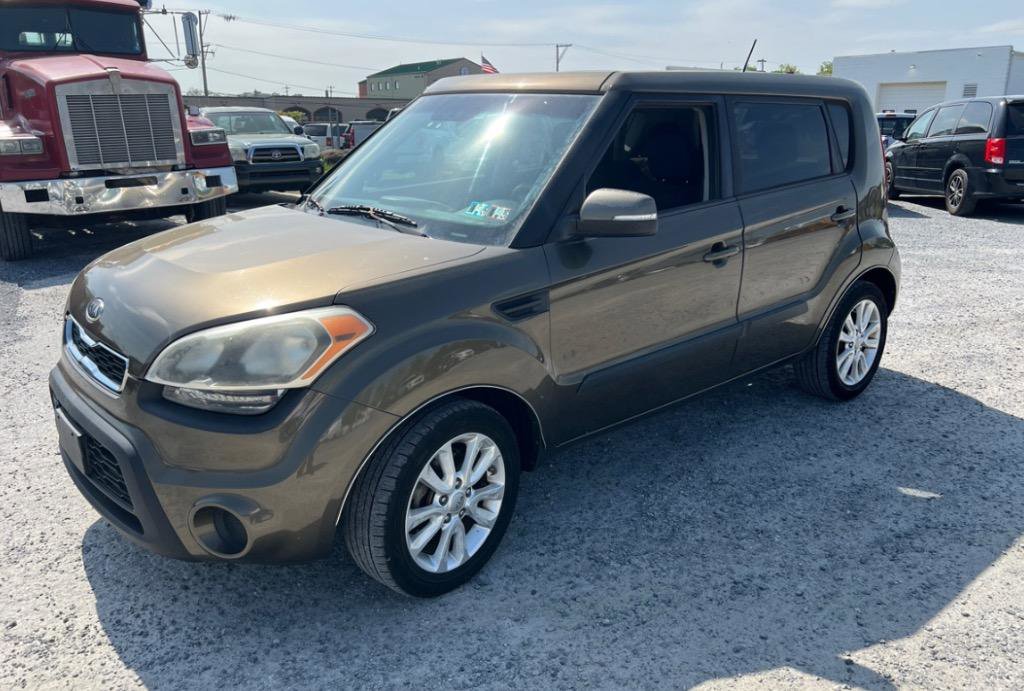 Used 2012 Kia Soul + image 1