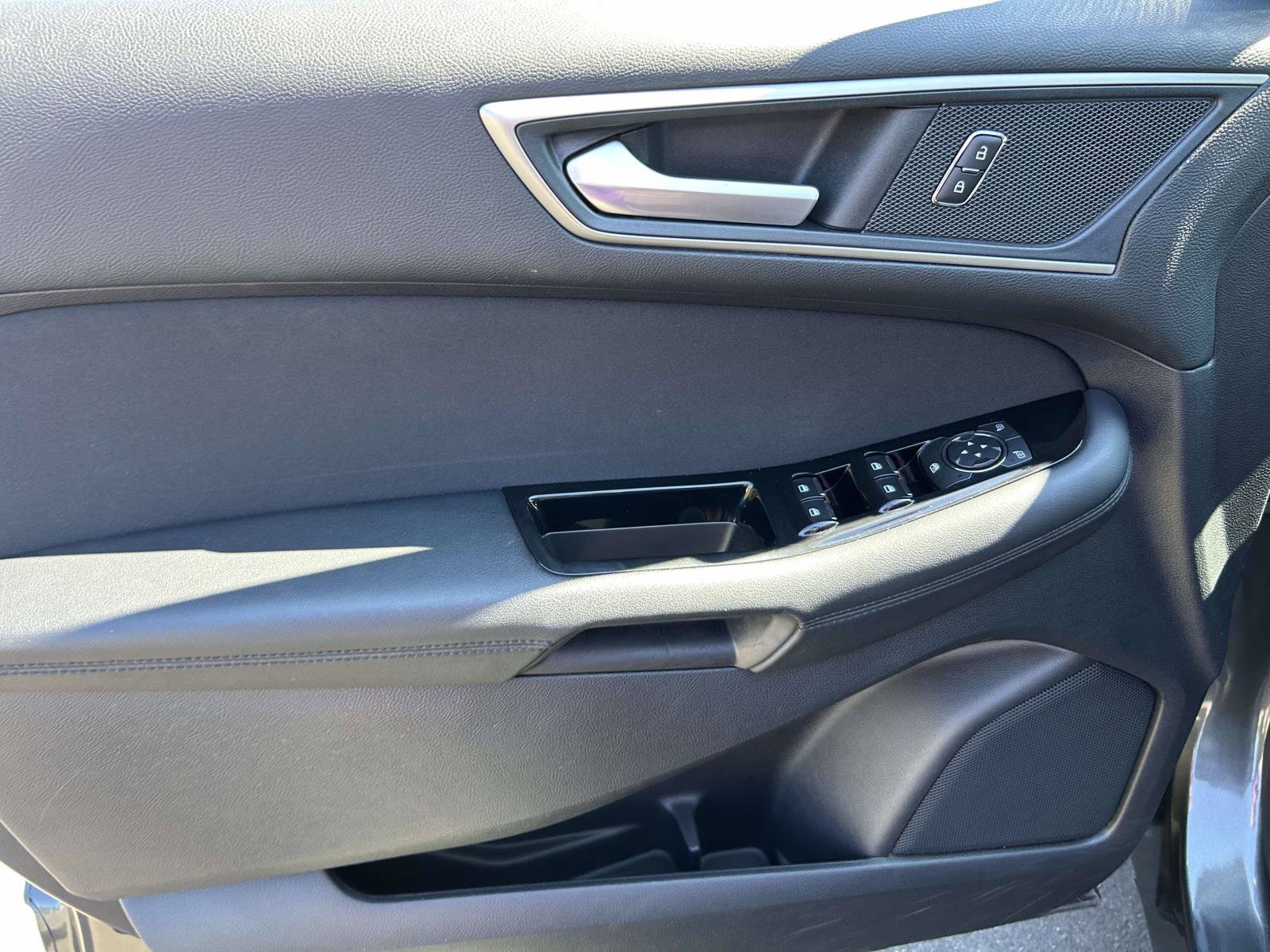 Used 2018 Ford Edge SEL FWD image 12