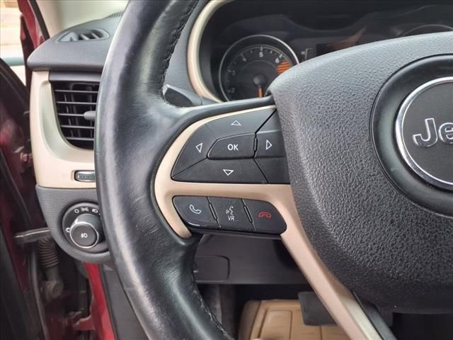 Used 2016 Jeep Cherokee Latitude w/ Comfort/Convenience Group FWD image 18