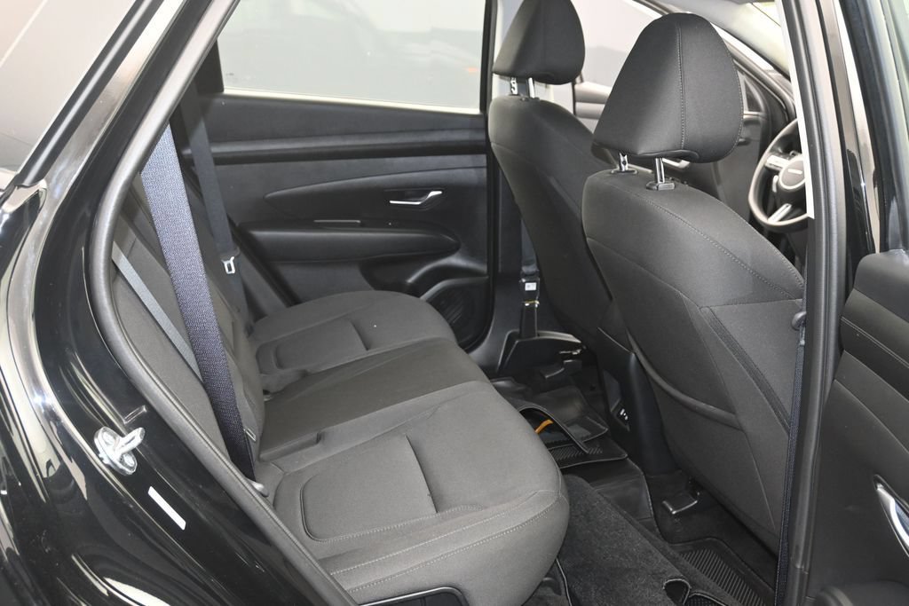 Used 2025 Hyundai Tucson SE AWD/4WD image 12
