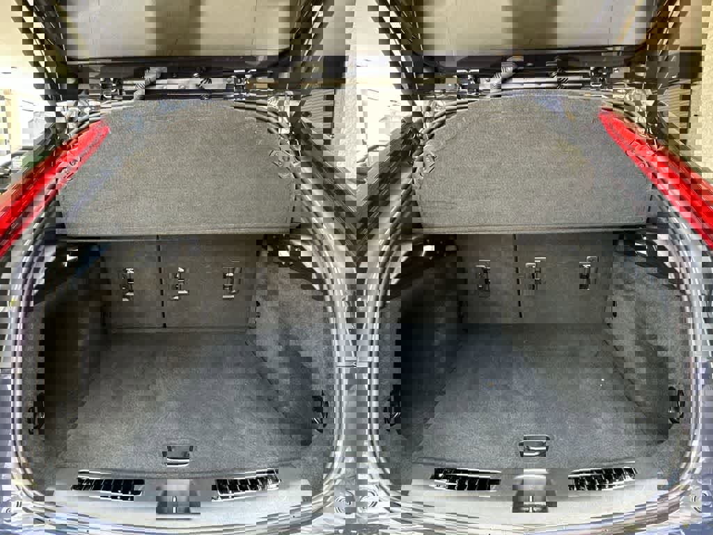 Used 2025 Cadillac XT4 Premium Luxury image 25