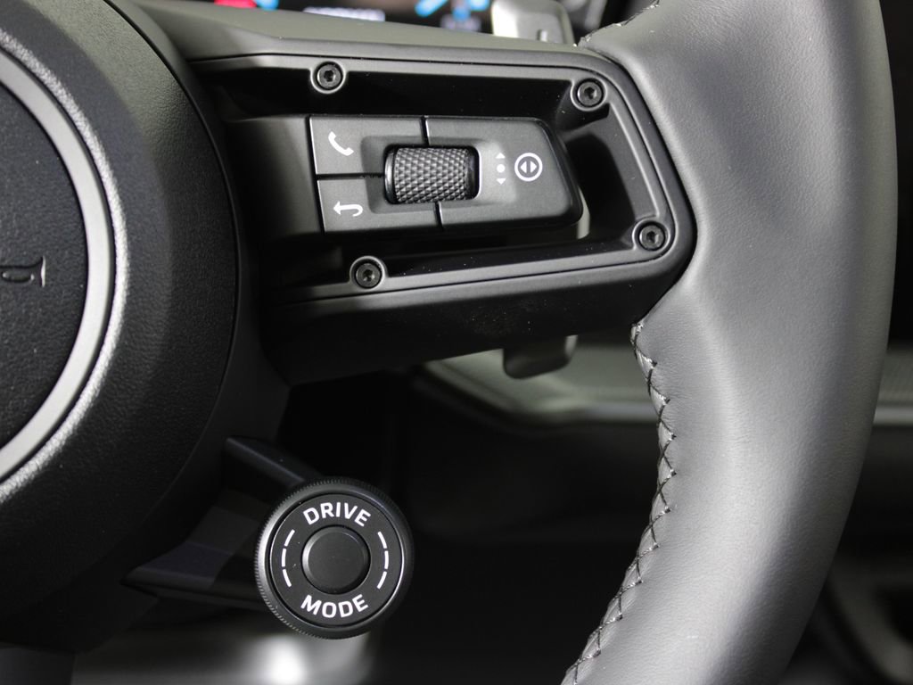 Used 2026 Porsche Cayenne Coupe image 23