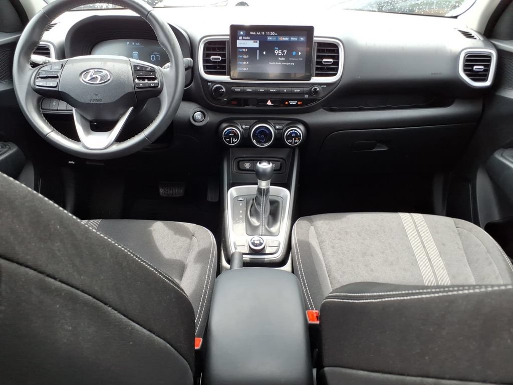 Used 2025 Hyundai Venue SEL FWD image 13