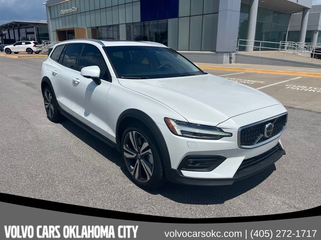 Certified 2026 Volvo V60 B5 Cross Country Plus w/ Climate Package AWD/4WD image 3