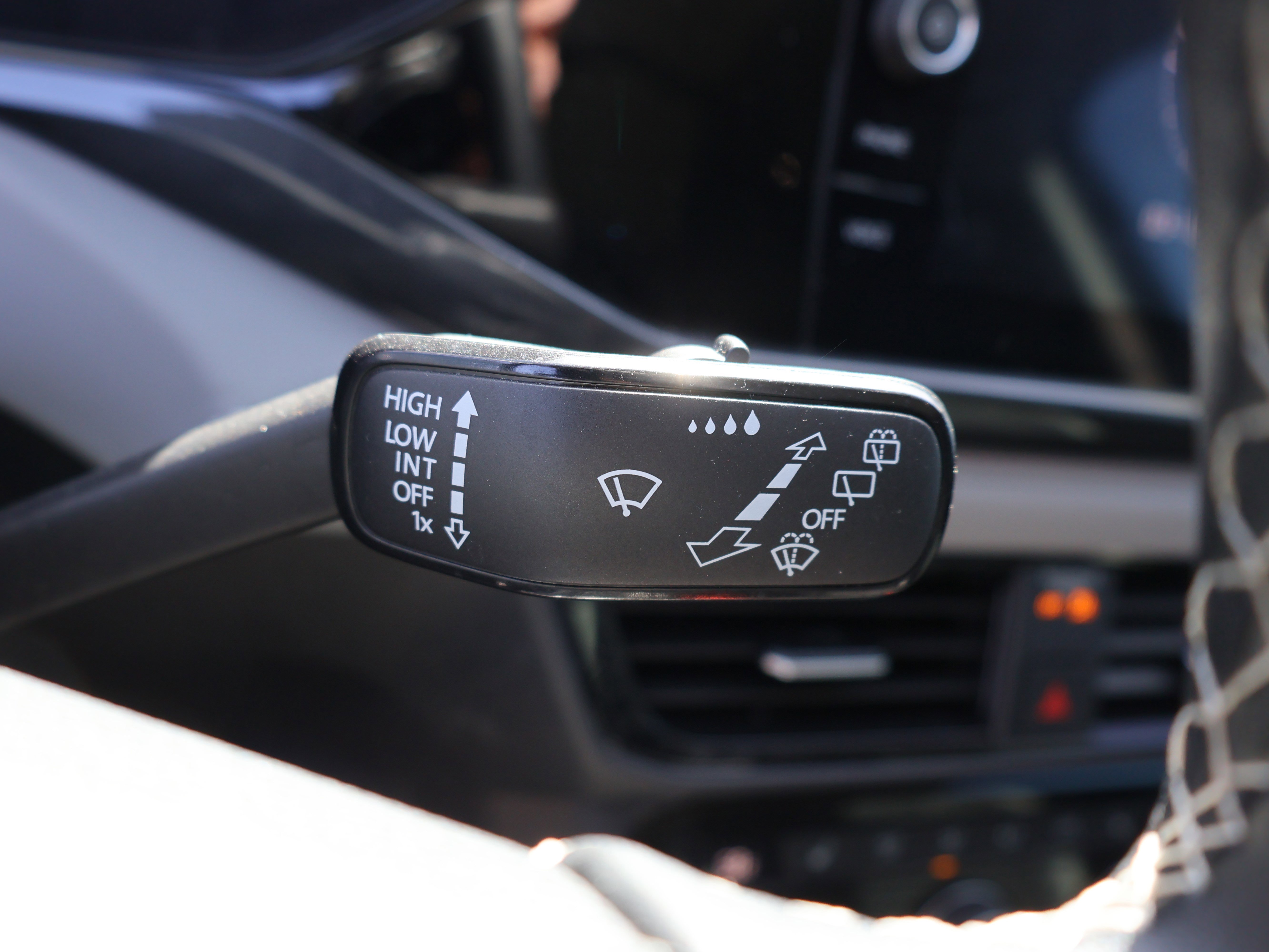 Used 2023 Volkswagen Taos SEL image 35