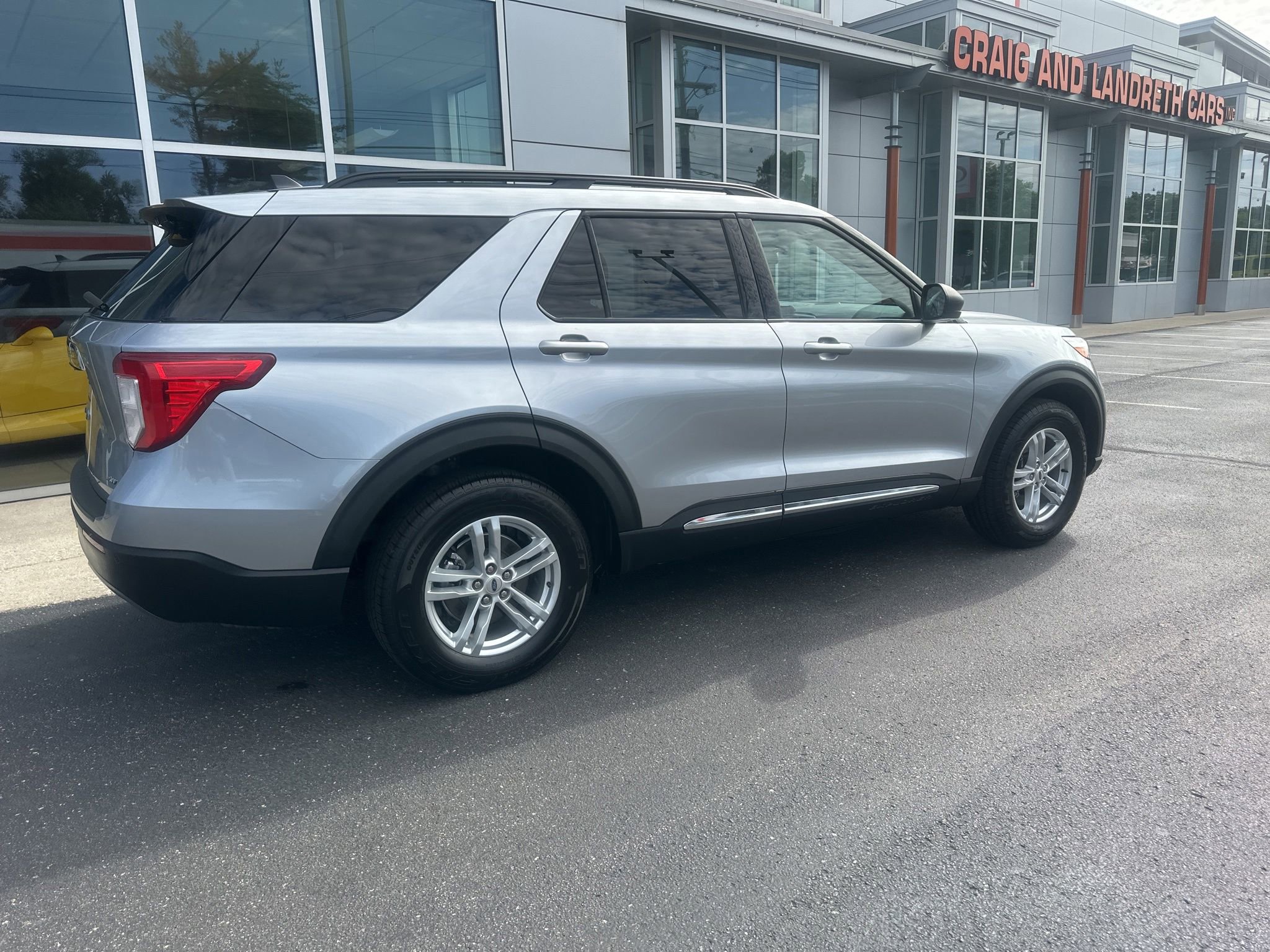 Used 2022 Ford Explorer XLT w/ Equipment Group 202A AWD/4WD video 3