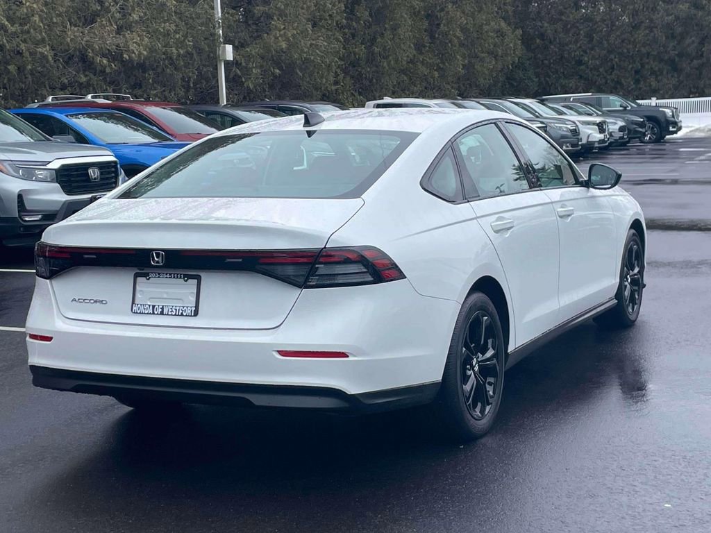 Certified 2025 Honda Accord SE image 4