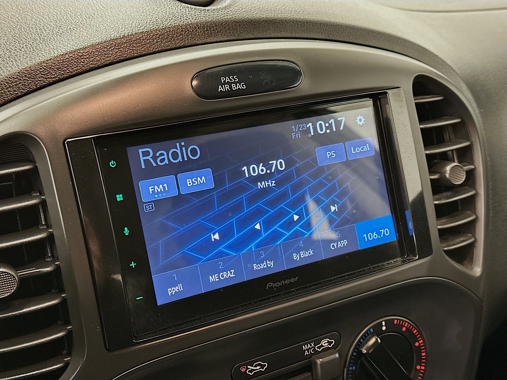 Used 2015 Nissan Juke S image 21