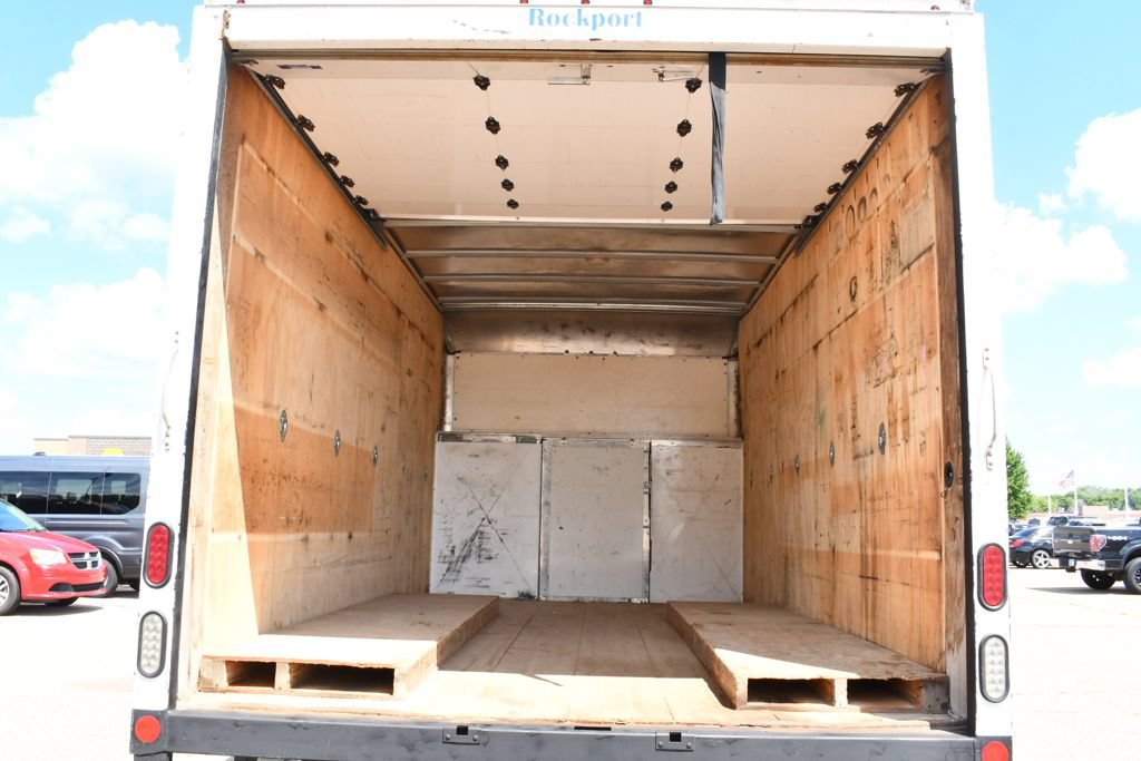 Used 2015 Ford E-450 and Econoline 450 Super Duty RWD image 16