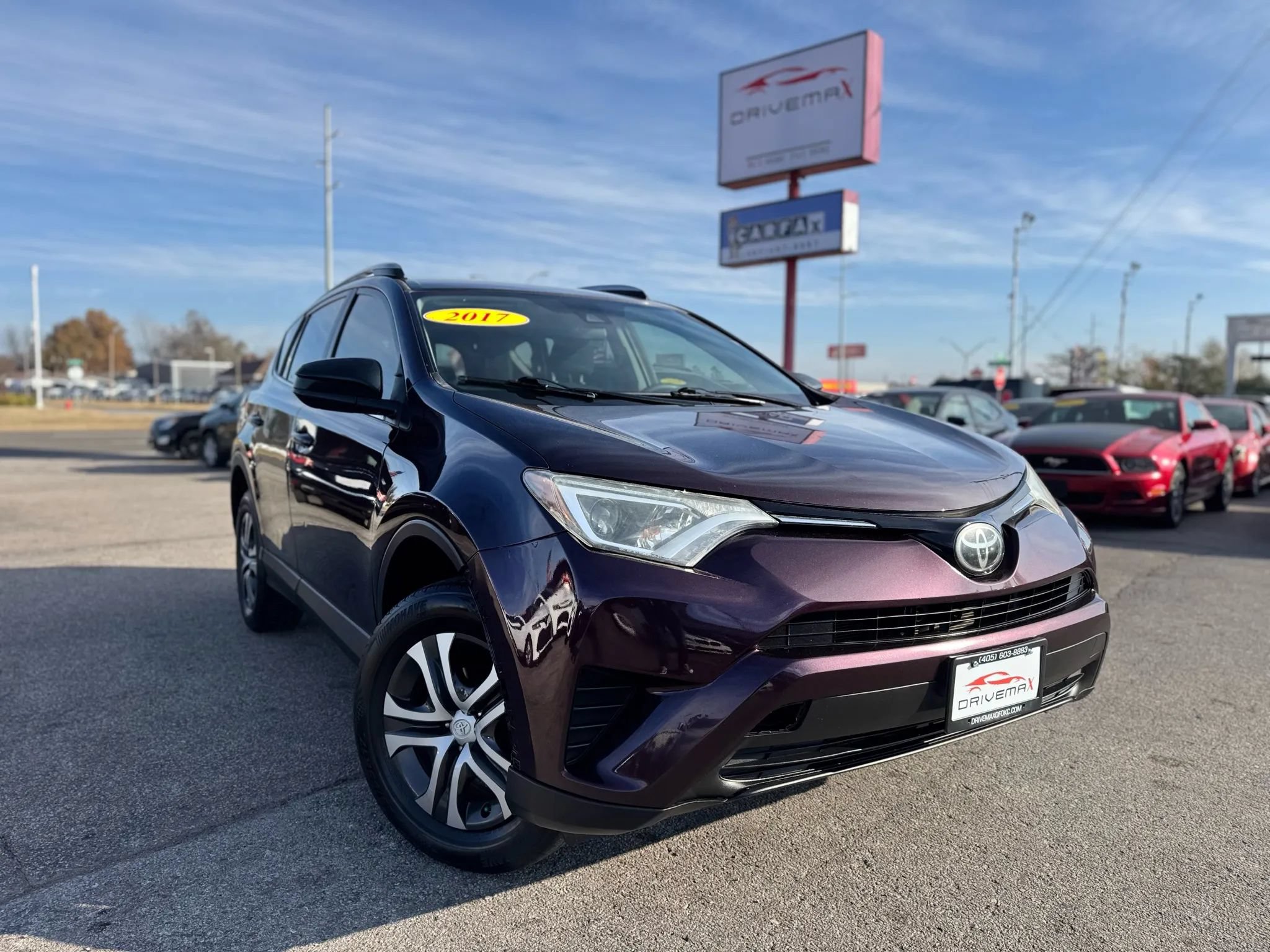 Used 2017 Toyota RAV4 LE FWD image 1