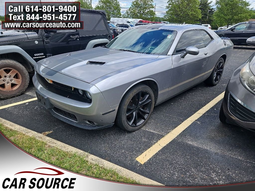 Used 2016 Dodge Challenger SXT w/ Blacktop Package RWD image 1