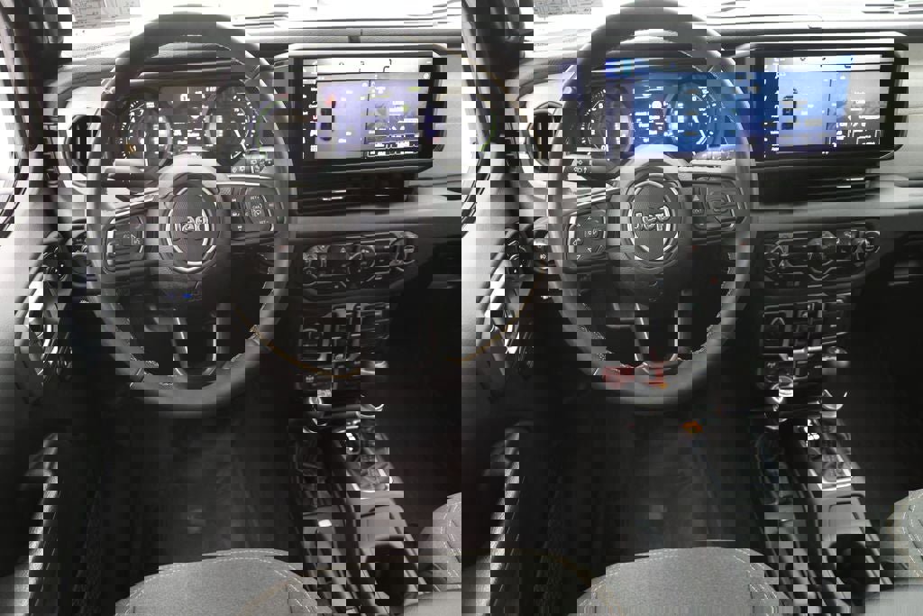 Used 2024 Jeep Wrangler Unlimited image 13