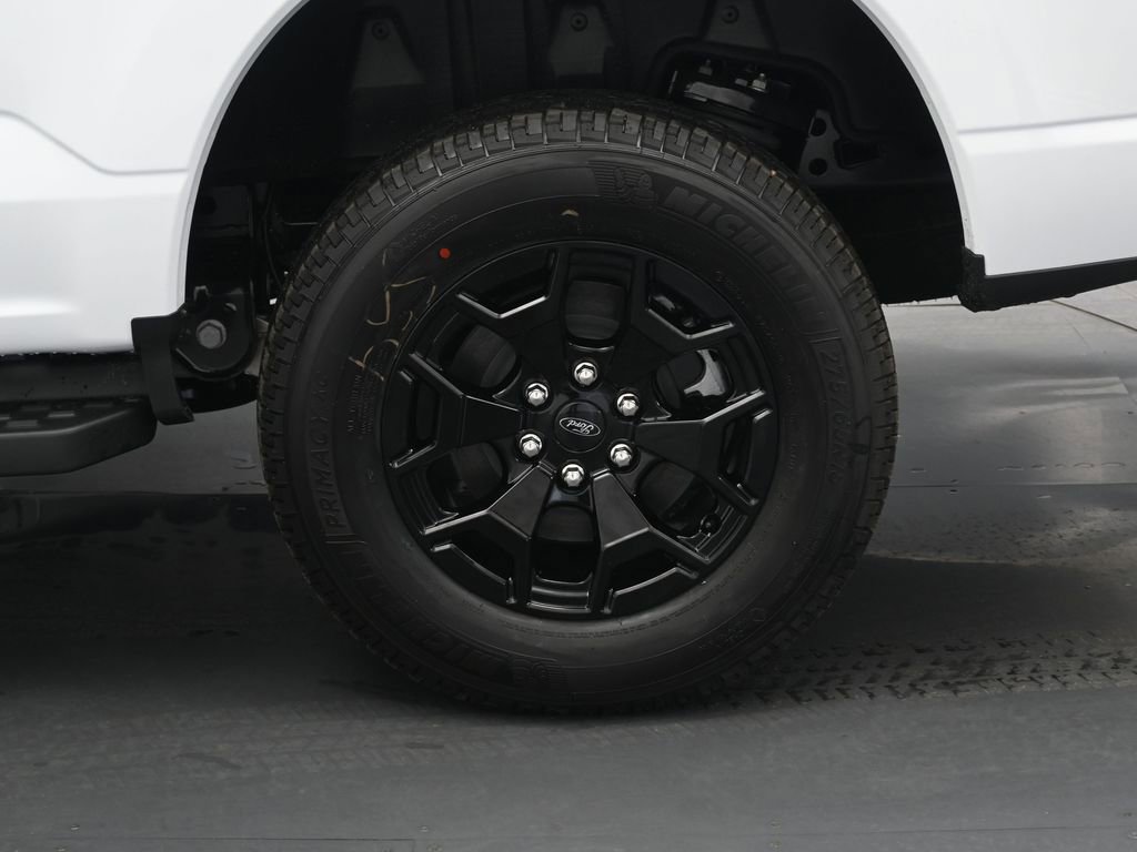 New 2025 Ford F150 Lightning XLT image 24