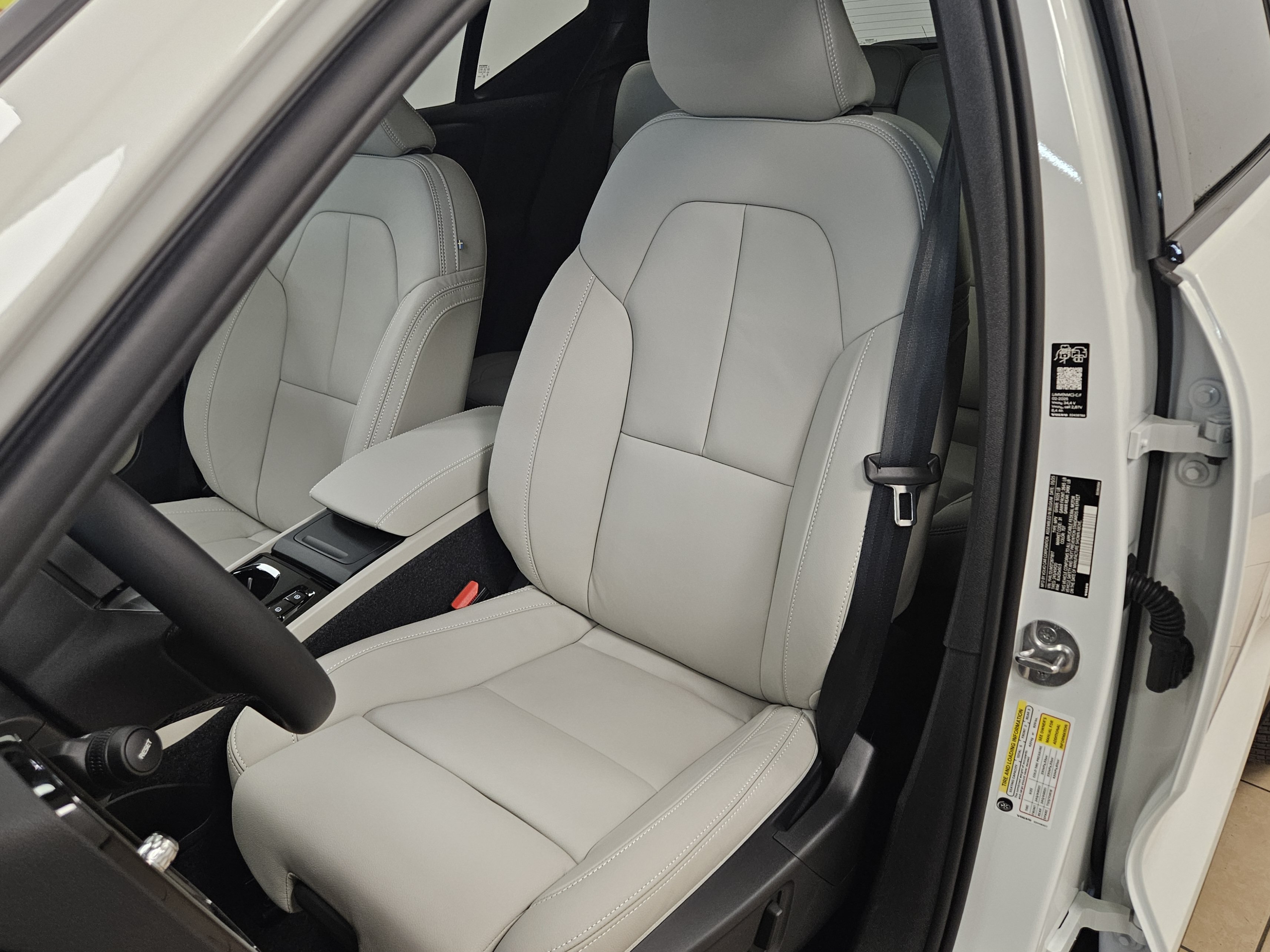 New 2026 Volvo XC40 B5 Ultra w/ Climate Package AWD/4WD image 40