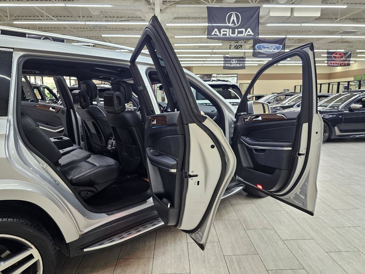 Used 2017 Mercedes-Benz GLS 550 4MATIC image 16