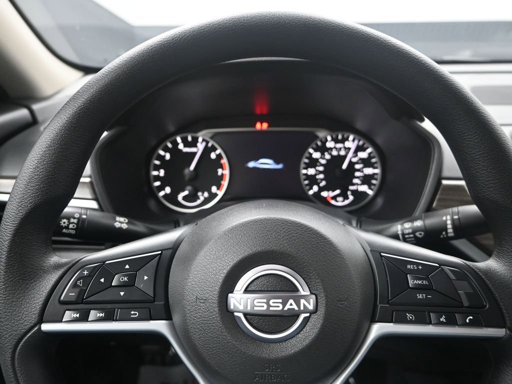 Used 2025 Nissan Altima 2.5 SV image 15