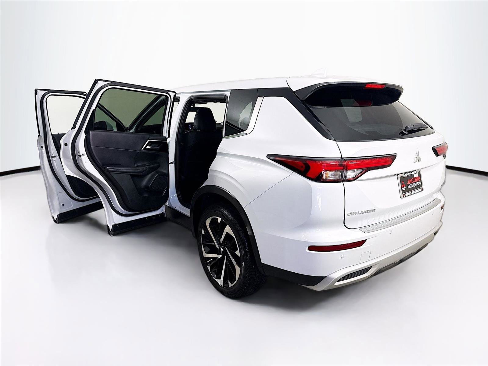 Used 2024 Mitsubishi Outlander SE image 41