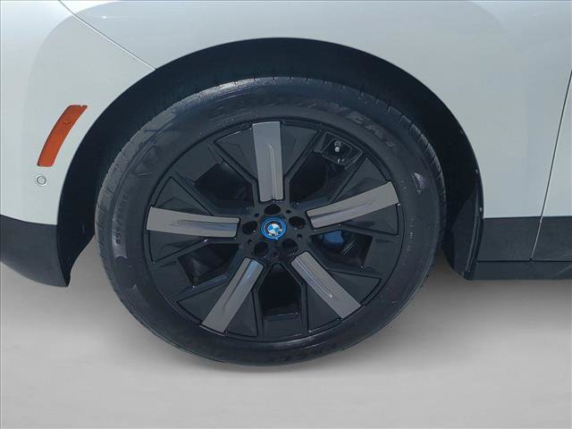 Used 2025 BMW iX xDrive50 w/ Premium Package AWD/4WD image 26